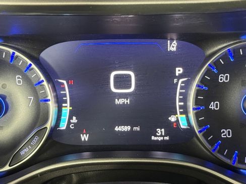 Used 2023 Chrysler Pacifica Touring-L FWD image 42