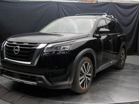 Used 2024 Nissan Pathfinder Platinum w/ Cargo Package image 6