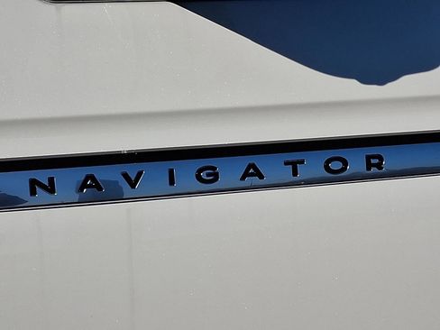 New 2025 Lincoln Navigator Reserve image 23