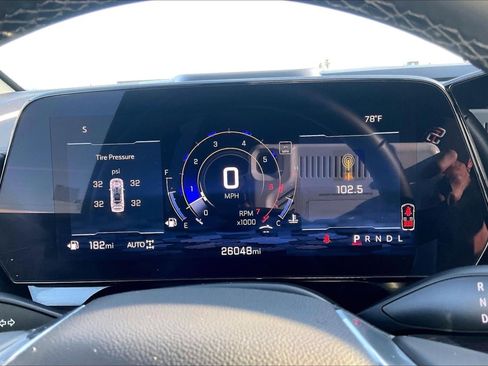 Used 2025 Chevrolet Suburban Z71 image 16