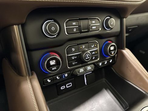 Certified 2023 Chevrolet Suburban High Country w/ Advanced Technology Package AWD/4WD image 25