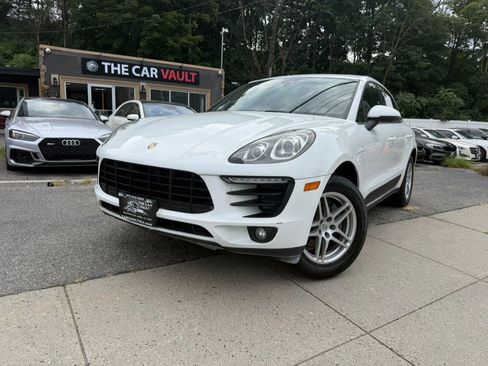 Used 2018 Porsche Macan AWD/4WD image 1