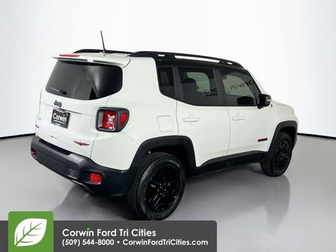 Used 2018 Jeep Renegade Trailhawk AWD/4WD image 15