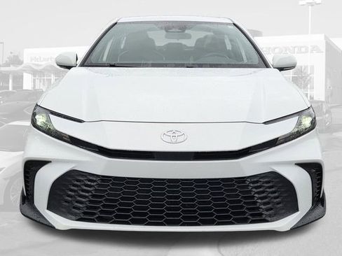 Used 2025 Toyota Camry SE FWD image 5