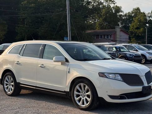 Used 2013 Lincoln MKT AWD image 8