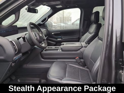Used 2025 Ford Expedition Platinum w/ Stealth Performance Package AWD/4WD image 8