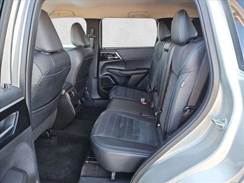 Used 2024 Mitsubishi Outlander SE image 19