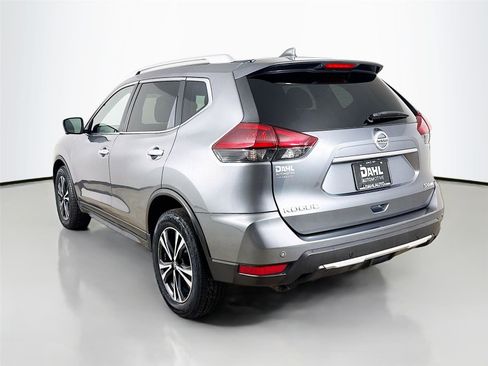 Used 2020 Nissan Rogue SV w/ Premium Package image 5
