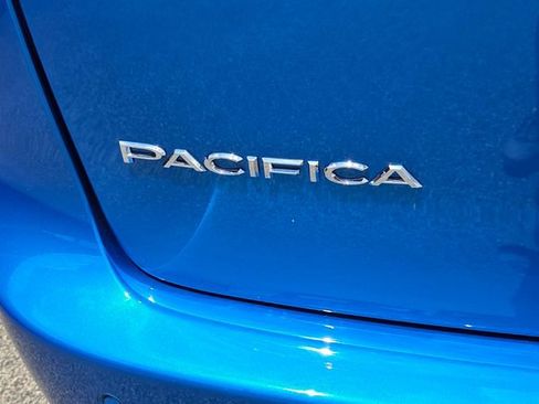 Used 2026 Chrysler Pacifica Select FWD image 13