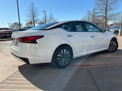 Used 2025 Nissan Altima 2.5 SV image 6