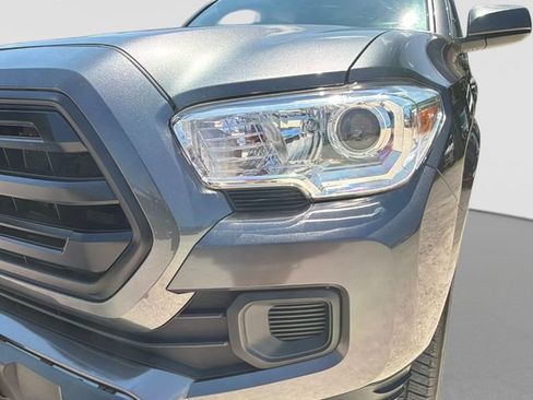 Used 2018 Toyota Tacoma SR AWD/4WD image 10