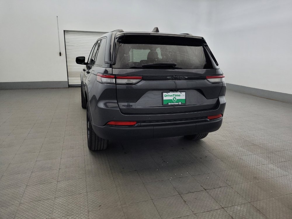 Used 2023 Jeep Grand Cherokee Altitude AWD/4WD image 6