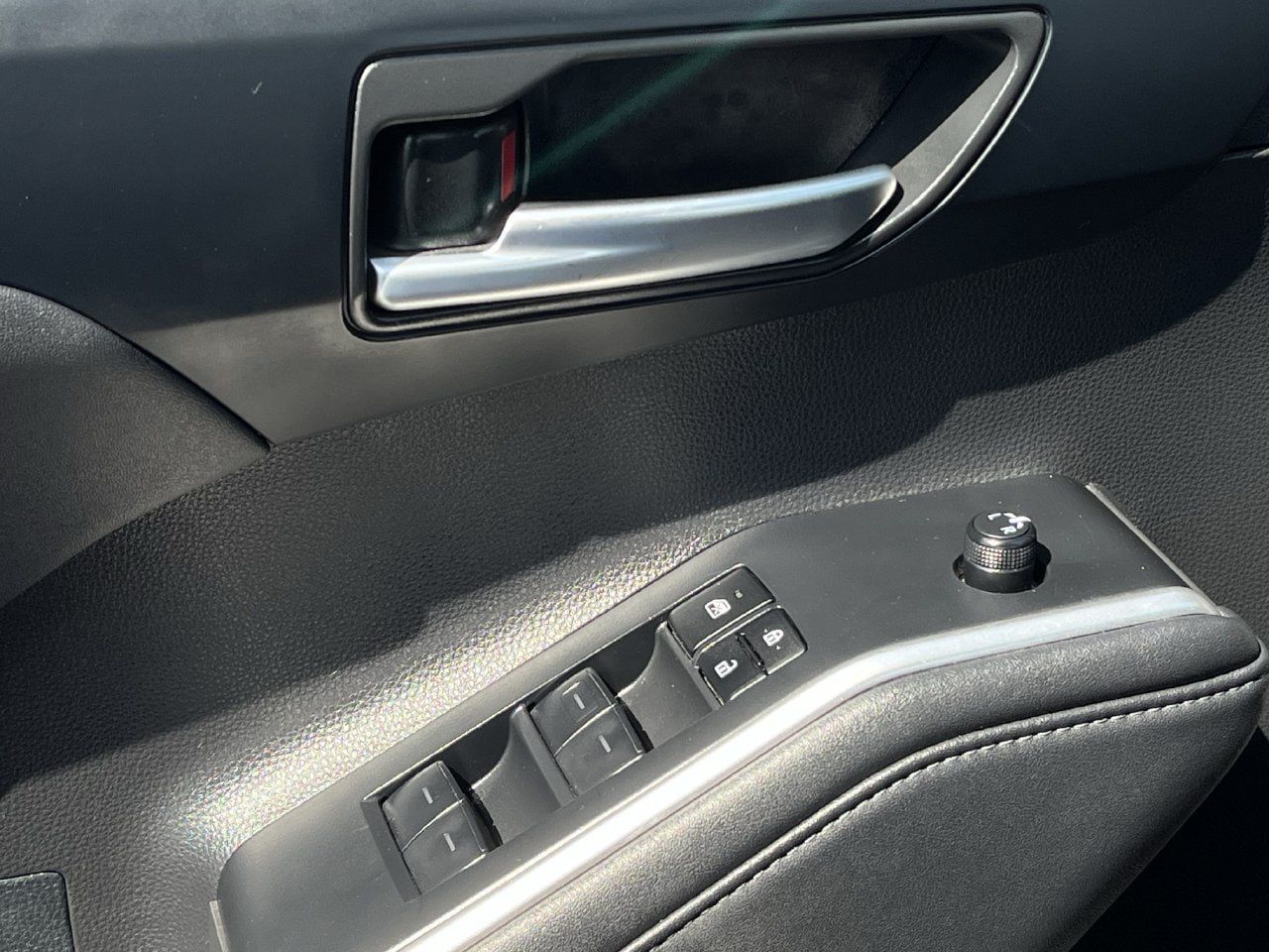 Used 2024 Toyota Highlander XLE FWD image 21