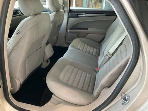Used 2018 Ford Fusion SE FWD image 15