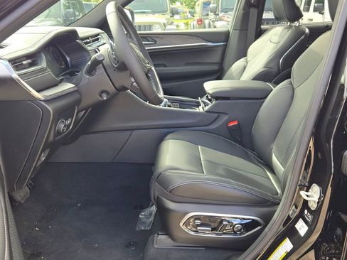 New 2025 Jeep Grand Cherokee L Overland w/ Luxury Tech Group IV image 26