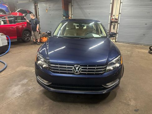 Used 2014 Volkswagen Passat 1.8T SEL Premium FWD image 2