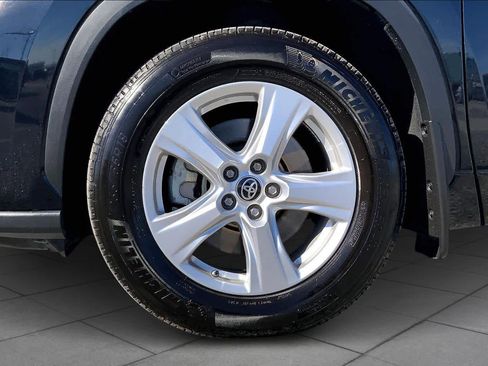 Certified 2024 Toyota Highlander LE image 11