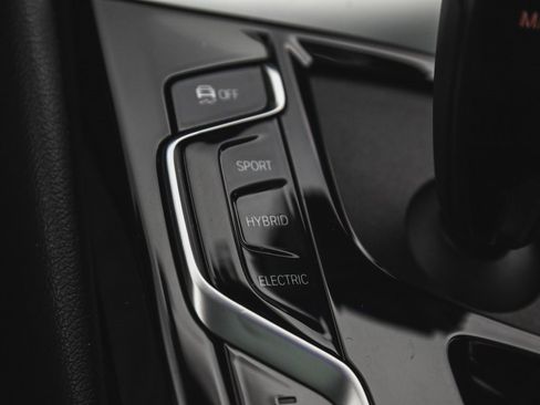 Used 2023 BMW 530e xDrive w/ Premium Package image 32