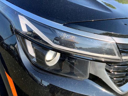 Used 2024 Kia Seltos EX AWD/4WD image 28