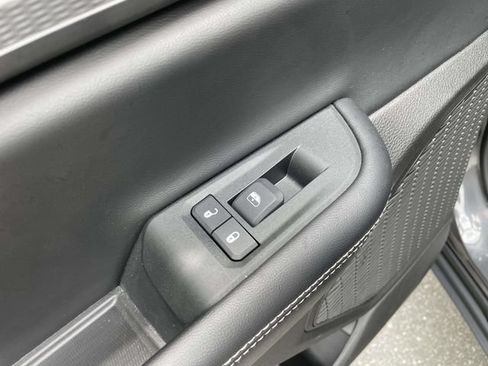 Certified 2025 Jeep Grand Cherokee Altitude AWD/4WD image 17