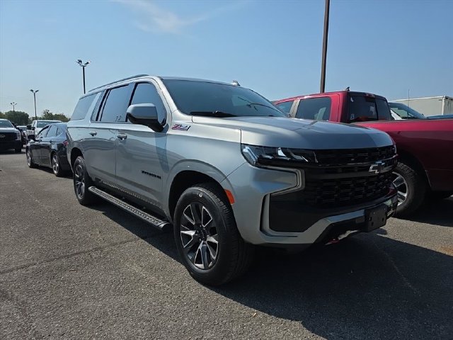 Used 2023 Chevrolet Suburban Z71 AWD/4WD image 3