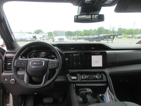 New 2026 GMC Sierra 1500 AT4 w/ AT4 Premium Package AWD/4WD image 16