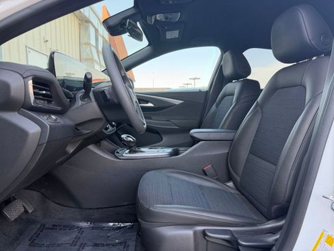 Used 2025 Buick Envista Preferred image 25