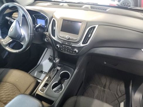 Used 2020 Chevrolet Equinox LT w/ Driver Convenience Package image 19