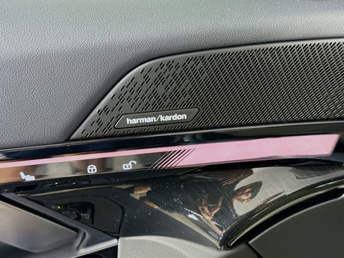 Used 2026 BMW 540i xDrive w/ Premium Package image 19