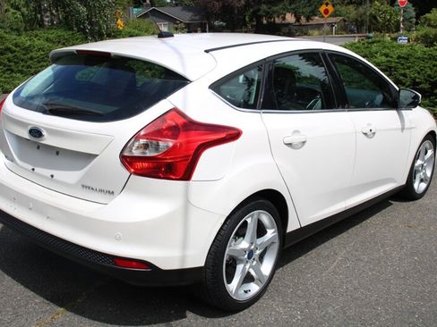 Used 2013 Ford Focus Titanium w/ Titanium Handling Pkg FWD image 3