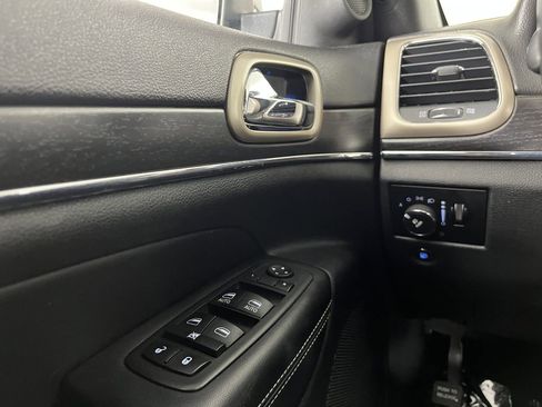 Used 2014 Jeep Grand Cherokee Limited image 25