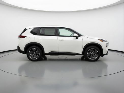 Used 2025 Nissan Rogue SV image 11