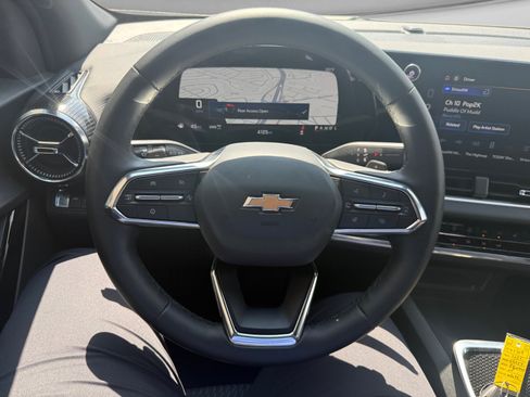 Used 2026 Chevrolet Equinox LT AWD/4WD image 14