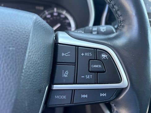 Used 2022 Toyota Highlander XLE FWD image 25