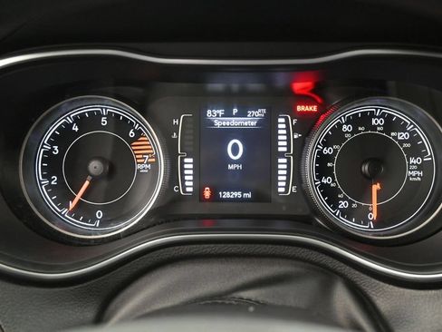 Used 2019 Jeep Cherokee Latitude w/ Popular Appearance Group FWD image 17