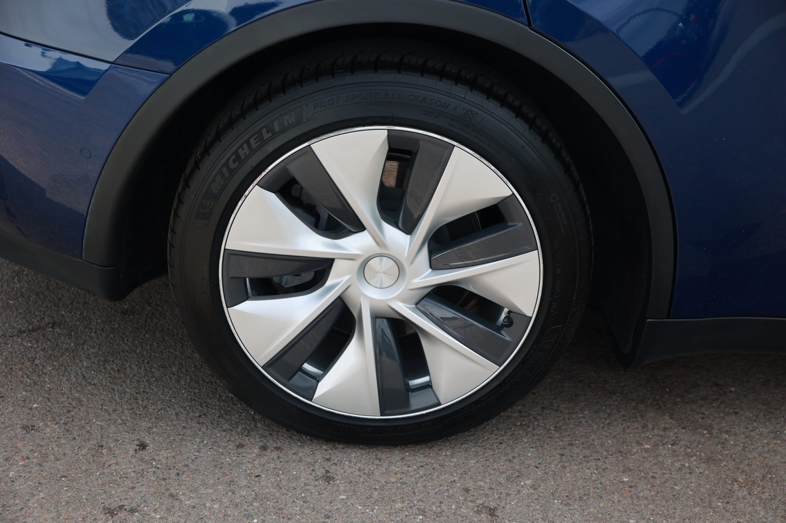 Used 2021 Tesla Model Y Long Range AWD/4WD image 11