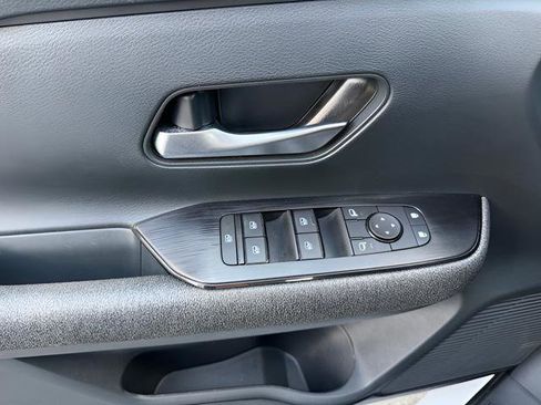 Certified 2025 Nissan Kicks SV w/ Charging Package FWD image 10