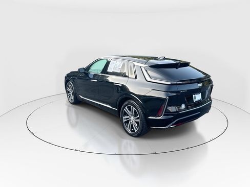 Used 2024 Cadillac Lyriq Luxury AWD/4WD image 6