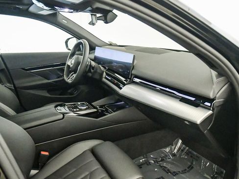 Used 2026 BMW 530i w/ M Sport Package image 16