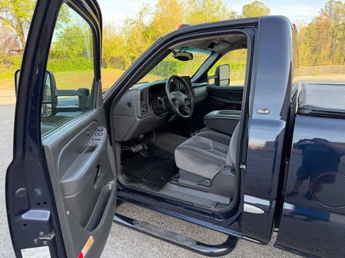 Used 2006 GMC Sierra 2500 SLE w/ Snow Plow Prep Package image 29