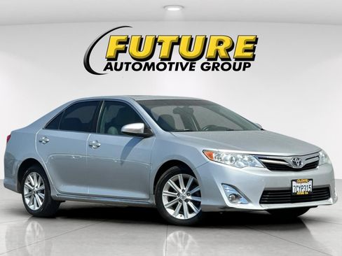 Used 2014 Toyota Camry XLE w/ Leather Package FWD image 1
