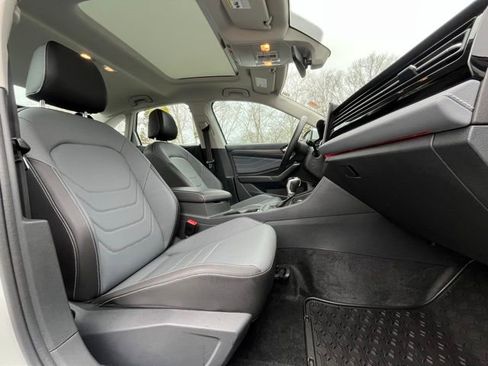 Certified 2025 Volkswagen Jetta SEL image 24