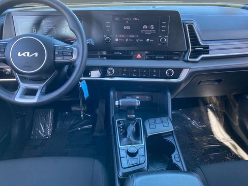 Used 2024 Kia Sportage LX image 11