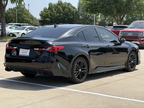 Used 2025 Toyota Camry SE w/ Convenience Package FWD image 4