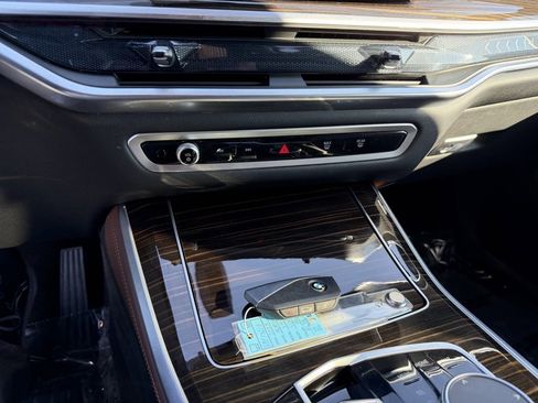 Used 2025 BMW X5 xDrive50e image 14