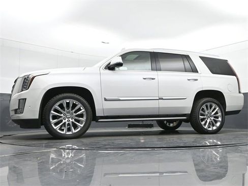 Used 2019 Cadillac Escalade Luxury image 16
