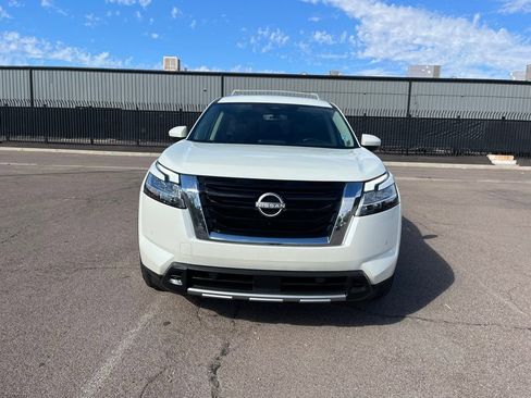 Used 2023 Nissan Pathfinder SL image 3