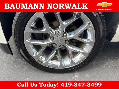 Used 2017 GMC Yukon XL Denali w/ Open Road Package AWD/4WD image 15