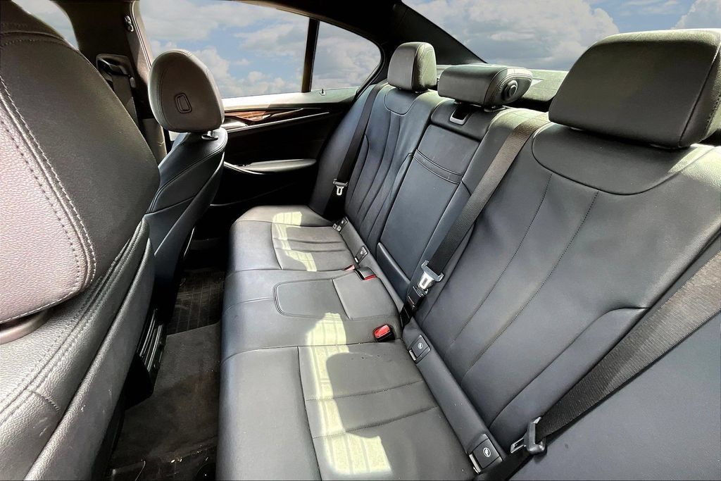 Used 2019 BMW 530i w/ Convenience Package RWD image 21
