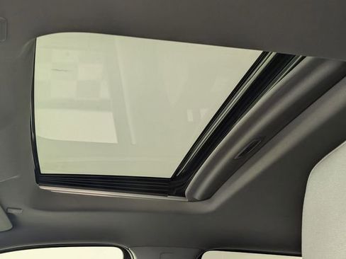 Used 2022 Chevrolet Silverado 1500 LTZ w/ LTZ Premium Package image 13